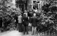 17.07.1944, Czarny Bór, pow. Wileńsko-Trocki.
Msza św. w budynku parafialnym z udziałem żołnierzy AK  oddziału partyzanckiego Bazy z Kedywu Komendy Okręgu Wileńskiego AK.
Fot. Zygmunt Zniszczyński, zbiory Ośrodka KARTA, kolekcja BAZY-MIÓD [sygn. 15/01]

