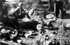 20-21.07.1944, Puszcza Rudnicka, pow. Wileńsko-Trocki.
Oddział partyzancki Bazy z Kedywu Komendy Okręgu Wileńskiego AK. Tymczasowy leśny biwak. Od lewej: plut. Jan Nasutto 