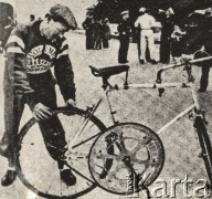 Lata 50-te, brak miejsca.
José Meiffret przed biciem rekordu szybkości na sztajerówce za prowadzeniem mechanicznym (176 km/h).
Fot. NN, zbiory Ośrodka Karta, udostępniło Warszawskie Towarzystwo Cyklistów (WTC).