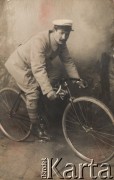 1910, brak miejsca, Polska pod zaborem rosyjskim.
Stanisław Podgórski.
Fot. NN, zbiory Ośrodka Karta, udostępniło Warszawskie Towarzystwo Cyklistów (WTC).
