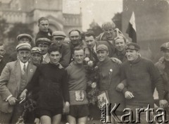 Wrzesień 1928, Polska.
I Bieg Kolarski dookoła Polski. Zawodnicy: Feliks Więcek, Zygmunt Wisznicki, Ludwik Kamiński.
Fot. NN, zbiory Ośrodka Karta, udostępniło Warszawskie Towarzystwo Cyklistów (WTC).