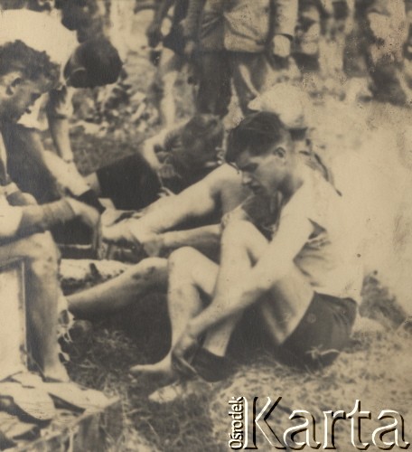 1932, Polska.
Józef Stefański (na pierwszym planie), reprezentant Polski na Igrzyskach Olimpijskich w 1928 roku w Amsterdamie, przygotowujący się do wyścigu organizowanego przez WTC. 
Fot. NN, zbiory Ośrodka Karta, udostępniło Warszawskie Towarzystwo Cyklistów (WTC)