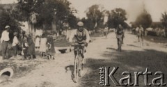 Brak daty, Polska.
Wyścig kolarski.
Fot. NN, zbiory Ośrodka Karta, udostępniło Warszawskie Towarzystwo Cyklistów (WTC).