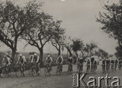 Brak daty, brak miejsca.
Wyścig kolarski.
Fot. NN, zbiory Ośrodka Karta, udostępniło Warszawskie Towarzystwo Cyklistów (WTC).