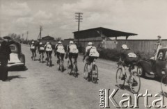 Brak daty, brak miejsca.
Wyścig kolarski.
Fot. NN, zbiory Ośrodka Karta, udostępniło Warszawskie Towarzystwo Cyklistów (WTC).