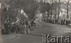 Brak daty, brak miejsca.
Wyścig kolarski.
Fot. NN, zbiory Ośrodka Karta, udostępniło Warszawskie Towarzystwo Cyklistów (WTC).