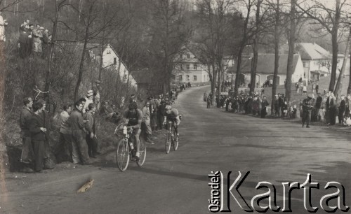 Brak daty, brak miejsca.
Wyścig kolarski.
Fot. NN, zbiory Ośrodka Karta, udostępniło Warszawskie Towarzystwo Cyklistów (WTC).