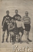 Początek XX w., Paryż, Francja.
Angielska drużyna kolarska, od lewej: Green, Piette, Edwards, Martens i Parlby. 
Fot. Charles Barenne, zbiory Ośrodka Karta, udostępniło Warszawskie Towarzystwo Cyklistów (WTC).