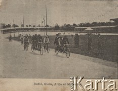 Koniec XIX wieku, brak miejsca.
Wyścig na torze kolarskim, od lewej: Buffel, Stern, Aries i Monachon.
Fot. NN, zbiory Ośrodka Karta, udostępniło Warszawskie Towarzystwo Cyklistów (WTC).