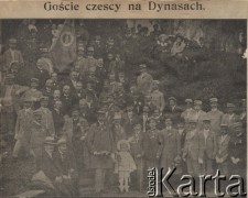 Początek XX wieku, Warszawa, Polska pod zaborem rosyjskim.
Spotkanie na Dynasach członków Warszawskiego Towarzystwa Cyklistów z gośćmi z Czech.
Fot. NN, zbiory Ośrodka Karta, udostępniło Warszawskie Towarzystwo Cyklistów (WTC).