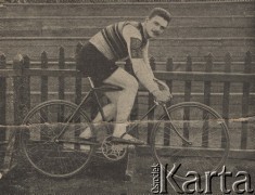 Początek XX wieku, Warszawa, Polska pod zaborem rosyjskim.
Benet- zdobywca naramiennika Warszawskiego Towarzystwa Cyklistów.
Fot. NN, zbiory Ośrodka Karta, udostępniło Warszawskie Towarzystwo Cyklistów (WTC).