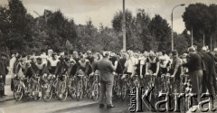 Brak daty, brak miejsca.
Wyścig kolarski.
Fot. NN, Warszawskie Towarzystwo Cyklistów, zbiory Ośrodka KARTA