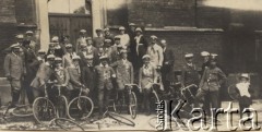 1919, Wieliczka, Polska.
Zjazd kolarzy Warszawskiego Towarzystwa Cyklistów.
Fot. NN, Warszawskie Towarzystwo Cyklistów, zbiory Ośrodka KARTA