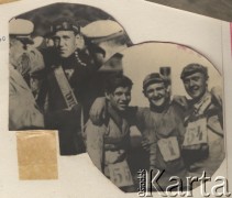 7-16.09.1928, Polska.
I Bieg Dookoła Polski (później nazywany Tour de Pologne) zorganizowany przez Warszawskie Towarzystwo Cyklistów, Polski Związek Towarzystw Kolarskich i Przegląd Sportowy.
Fot. NN, Warszawskie Towarzystwo Cyklistów, zbiory Ośrodka KARTA