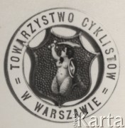 Brak daty, brak miejsca.
Znaczek Warszawskiego Towarzystwa Cyklistów.
Fot. NN, Warszawskie Towarzystwo Cyklistów, zbiory Ośrodka KARTA