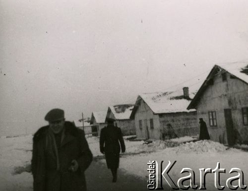 10.01.1940, Comisani, Rumunia.
Obóz internowania dla żołnierzy Wojska Polskiego. Odwiedziny zespołu 