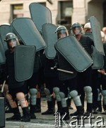 3.07.1989, Warszawa, Polska.
Interwencja milicji podczas manifestacji Konfederacji Polski Niepodległej.
Fot. Wojciech Druszcz, zbiory Ośrodka KARTA