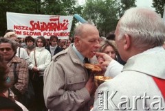 1.05.1989, Warszawa, Polska.
Pracownicy drukarni Dom Słowa Polskiego, członkowie NSZZ 