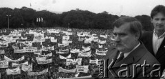 1988, Częstochowa, Polska.
Pielgrzymka Ludzi Pracy na Jasną Górę. Na zdjęciu Lech Wałęsa, z tyłu jego syn Przemysław.
Fot. Wojciech Druszcz, zbiory Ośrodka KARTA