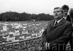 1988, Częstochowa, Polska.
Pielgrzymka Ludzi Pracy na Jasną Górę. Na zdjęciu Lech Wałęsa, z tyłu jego syn Przemysław.
Fot. Wojciech Druszcz, zbiory Ośrodka KARTA