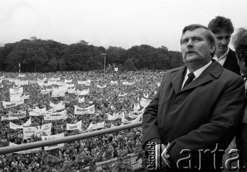 1988, Częstochowa, Polska.
Pielgrzymka Ludzi Pracy na Jasną Górę. Na zdjęciu Lech Wałęsa, z tyłu jego syn Przemysław.
Fot. Wojciech Druszcz, zbiory Ośrodka KARTA