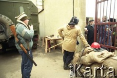 Styczeń 1991, Wilno, Litwa.
Przygotowania do obrony parlamentu przed radzieckimi siłami specjalnymi.
Fot. Wojciech Druszcz, zbiory Ośrodka KARTA