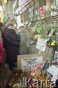 Zima 1991, Wilno, Litwa.
Kobiety przy umocnieniach otaczających parlament.
Fot. Wojciech Druszcz, zbiory Ośrodka KARTA