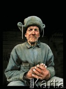 1991, Litwa.-Białoruś.
Starszy mężczyzna mieszkający wraz z żoną na pustkowiu na granicy litewsko-białoruskiej.
Fot. Wojciech Druszcz, zbiory Ośrodka KARTA
