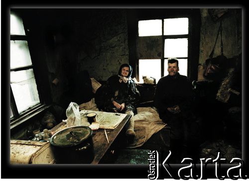 1991, Litwa.-Białoruś.
Starsze małżeństwo mieszkające na pustkowiu na granicy litewsko-białoruskiej.
Fot. Wojciech Druszcz, zbiory Ośrodka KARTA