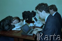 1991, Ryga, Łotwa.
Centrum Prasowe w parlamencie.
Fot. Wojciech Druszcz, zbiory Ośrodka KARTA
