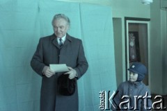 3.03.1991, Estonia.
Referendum w sprawie niepodległości kraju, na zdjęciu Arnold  Rüütel - przewodniczący Rady Najwyższej Estonii.
Fot. Wojciech Druszcz, zbiory Ośrodka KARTA
