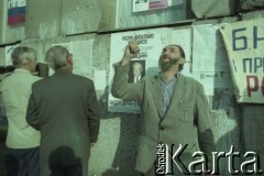 Wiosna 1991, Moskwa, Rosja.
Miasto w dniach kampanii prezydenckiej. Zwolennicy Borysa Jelcyna.
Fot. Wojciech Druszcz, zbiory Ośrodka KARTA