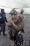 Maj 1991, Armenia. 
Konflikt Armenii z Azerbejdżanem o Górski Karabach. Uchodźcy z Górskiego Karabachu.
Fot. Wojciech Druszcz, zbiory Ośrodka KARTA