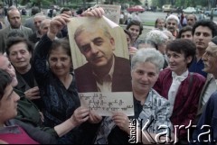 1991, Gruzja.
Manifestacja poparcia wybranego w wyborach powszechnych na pierwszego prezydenta demokratycznej Gruzji Zwiada Gamsachurdii.
Fot. Wojciech Druszcz, zbiory Ośrodka KARTA