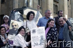1991, Gruzja.
Manifestacja poparcia wybranego w wyborach powszechnych na pierwszego prezydenta demokratycznej Gruzji Zwiada Gamsachurdii.
Fot. Wojciech Druszcz, zbiory Ośrodka KARTA