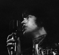 13.04.1967, Warszawa, Polska.
Sala Kongresowa Pałacu Kultury i Nauki. Pierwszy koncert zespołu The Rolling Stones w Polsce. Na zdjęciu wokalista Mick Jagger.
Fot. Wojciech Druszcz, zbiory Ośrodka KARTA