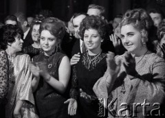 1969-1970, Warszawa, Polska.
Bal Sylwestrowy przodowników pracy w Pałacu Kultury i Nauki.
Fot. Wojciech Druszcz, zbiory Ośrodka KARTA