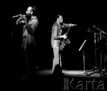 1971, Warszawa, Polska.
Jan Ptaszyn Wróblewski - dyrygent, multiinstrumentalista jazzowy dyryguje podczas festiwalu muzyki jazzowej Jazz Jamboree.
Fot. Wojciech Druszcz, zbiory Ośrodka KARTA