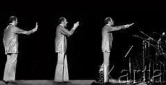 1971, Warszawa, Polska.
Jan Ptaszyn Wróblewski - dyrygent, multiinstrumentalista jazzowy dyryguje podczas festiwalu muzyki jazzowej Jazz Jamboree.
Fot. Wojciech Druszcz, zbiory Ośrodka KARTA