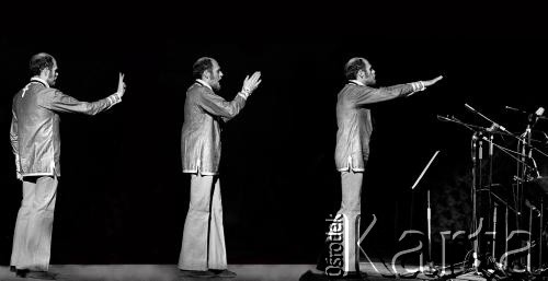 1971, Warszawa, Polska.
Jan Ptaszyn Wróblewski - dyrygent, multiinstrumentalista jazzowy dyryguje podczas festiwalu muzyki jazzowej Jazz Jamboree.
Fot. Wojciech Druszcz, zbiory Ośrodka KARTA