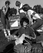 1972, Bydgoszcz, Polska.
Irena Szewińska - lekkoatletka, siedmiokrotna medalistka olimpijska - podczas Międzynarodowego Memoriału Janusza Kusocińskiego.
Fot. Wojciech Druszcz, zbiory Ośrodka KARTA