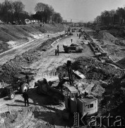 1973, Warszawa, Polska.
Prace przy budowie Trasy Łazienkowskiej na wysokości Alej Ujazdowskich.
Fot. Wojciech Druszcz, zbiory Ośrodka KARTA