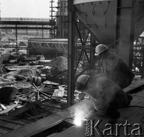 1974, Dąbrowa Górnicza, Polska.
Budowa Huty Katowice - największego i najnowocześniejszego w PRL kombinatu metalurgicznego.
Fot. Wojciech Druszcz, zbiory Ośrodka KARTA
