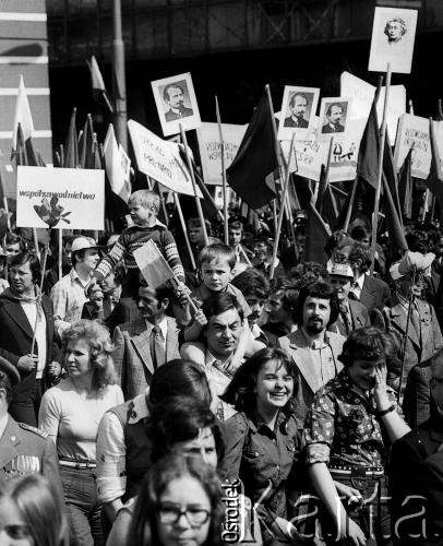 1.05.1978, Warszawa, Polska.
Pochód pierwszomajowy.
Fot. Wojciech Druszcz, zbiory Ośrodka KARTA.