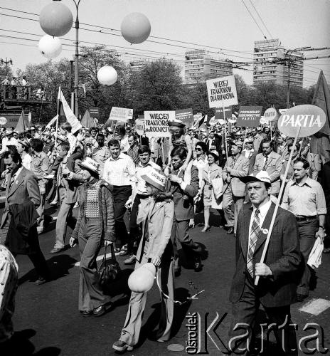 1.05.1978, Warszawa, Polska.
Pochód pierwszomajowy.
Fot. Wojciech Druszcz, zbiory Ośrodka KARTA.