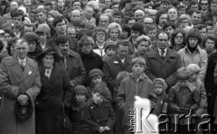 Maj 1979, Podkowa Leśna, Polska.
Autosacrum - msza święta w intencji kierowców oraz poświecenie samochodów i motocykli; organizowana przy kościele św. Krzysztofa.
Fot. Wojciech Druszcz, zbiory Ośrodka KARTA
