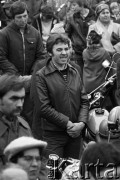 Maj 1979, Podkowa Leśna, Polska.
Autosacrum - msza święta w intencji kierowców oraz poświecenie samochodów i motocykli; organizowana przy kościele św. Krzysztofa.
Fot. Wojciech Druszcz, zbiory Ośrodka KARTA