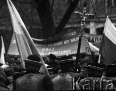 10.02.1981, Warszawa, Polska.
Manifestacja rolników przed siedzibą Sądu Najwyższego w związku z rozprawą rewizyjną w sprawie rejestracji Niezależnego Samorządnego Związku Zawodowego Rolników Indywidualnych 