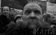 10.02.1981, Warszawa, Polska.
Manifestacja rolników przed siedzibą Sądu Najwyższego w związku z rozprawą rewizyjną w sprawie rejestracji Niezależnego Samorządnego Związku Zawodowego Rolników Indywidualnych 