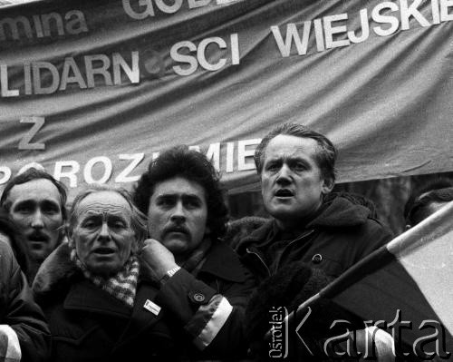10.02.1981, Warszawa, Polska.
Manifestacja rolników przed siedzibą Sądu Najwyższego w związku z rozprawą rewizyjną w sprawie rejestracji Niezależnego Samorządnego Związku Zawodowego Rolników Indywidualnych 